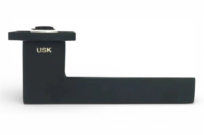 Ручки дверні на розетці А-90050 BLK