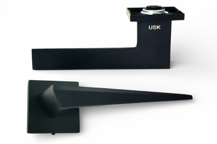 Ручки дверні на розетці А-90050 BLK