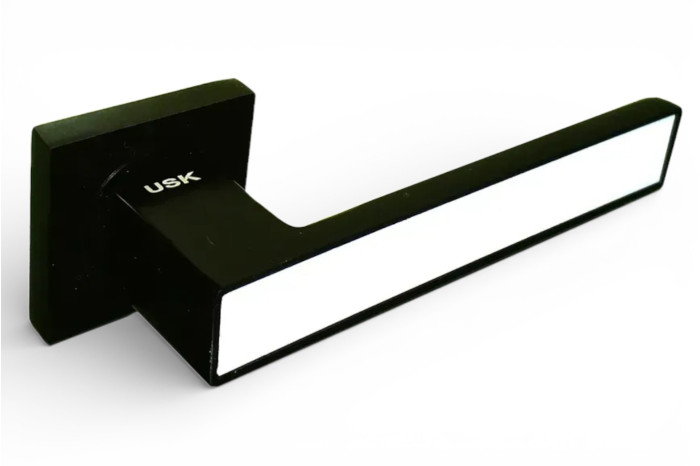 Дверные ручки на розетке А-80048 BLK